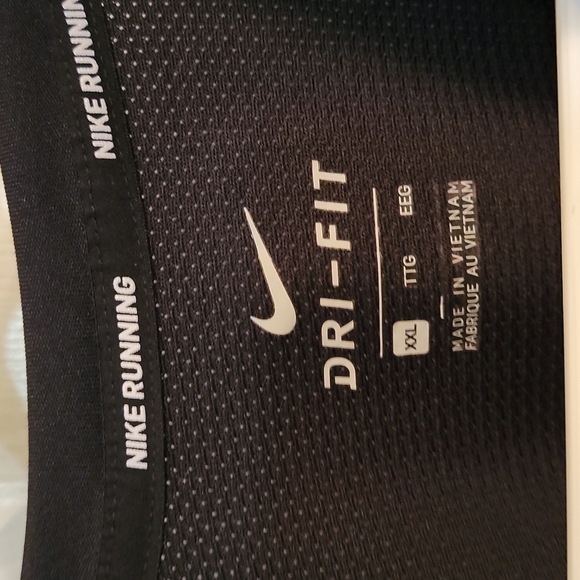 Black nike dri fit t shirt 👕 - Picture 3 of 3